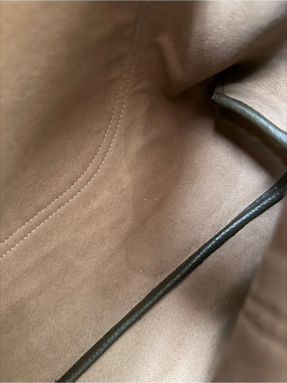 Gucci Dark Olive Leather Shoulder Bag with Gold Hardware - Picture 6 of 6